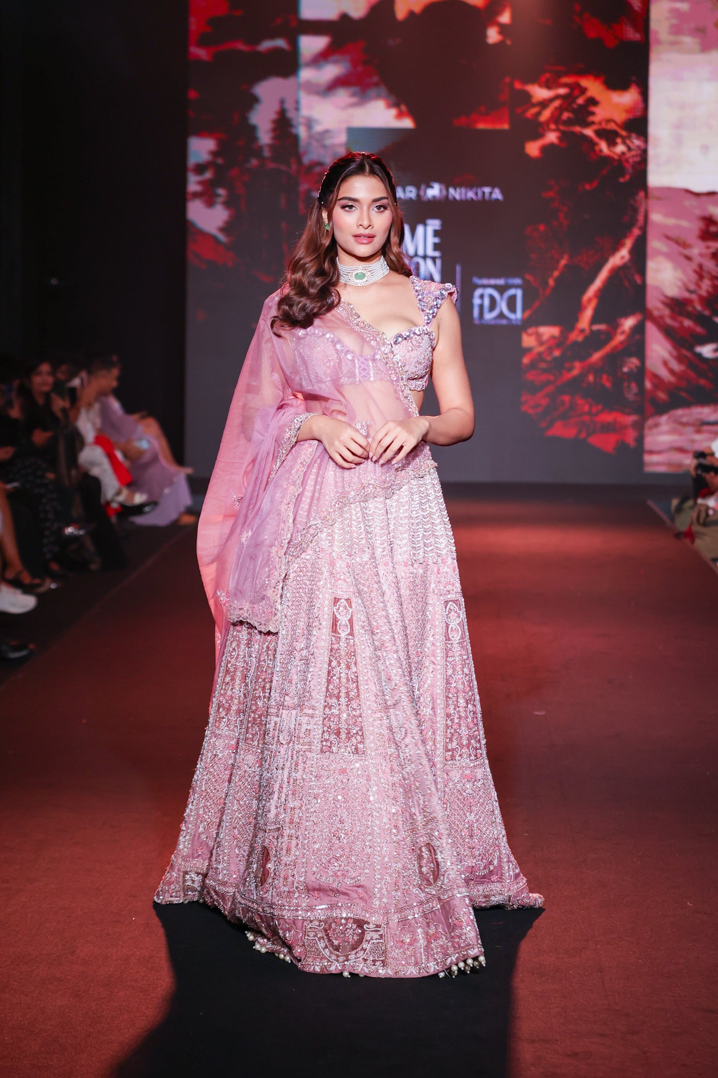Sai Siam Lehenga Sert