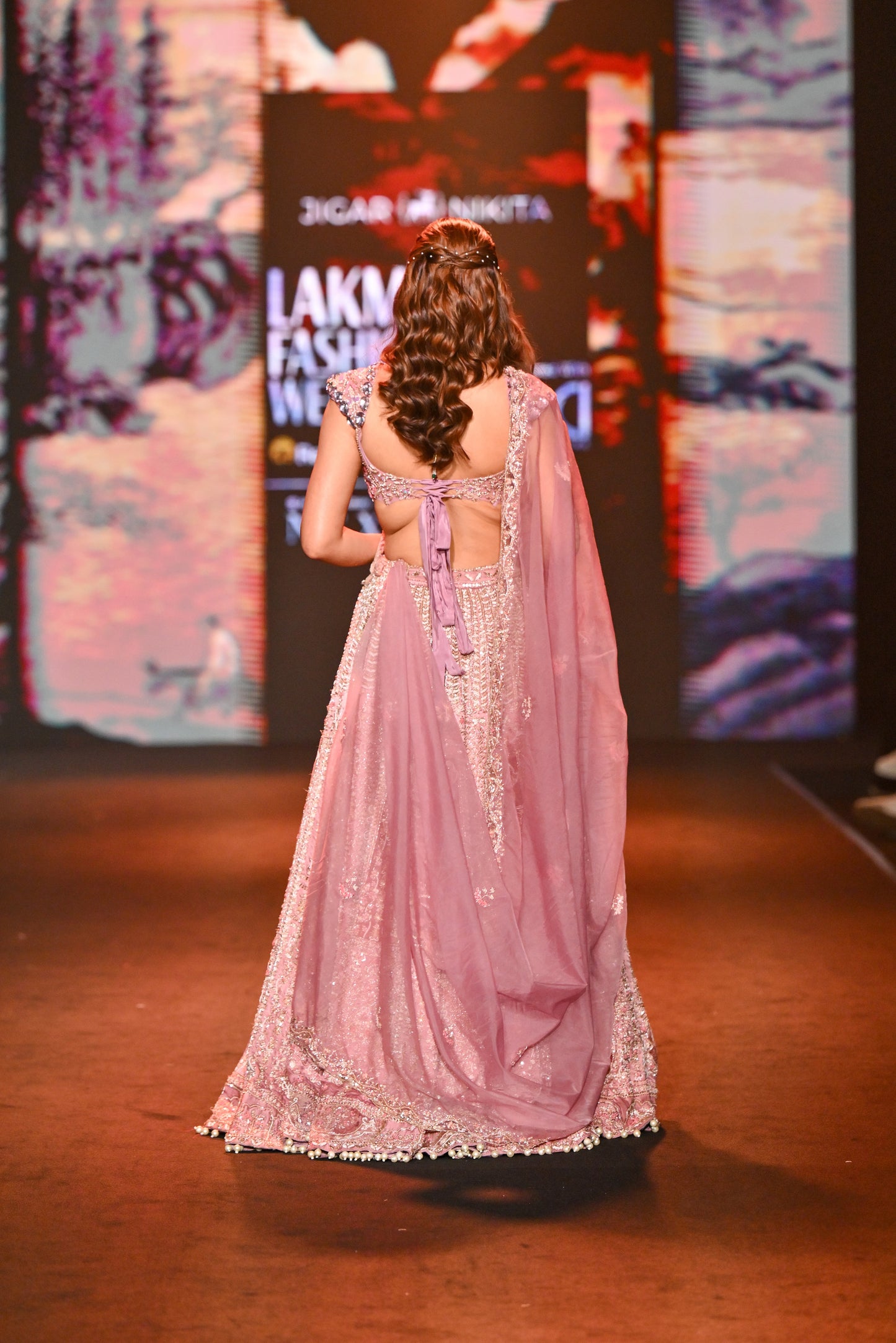 Sai Siam Lehenga Sert